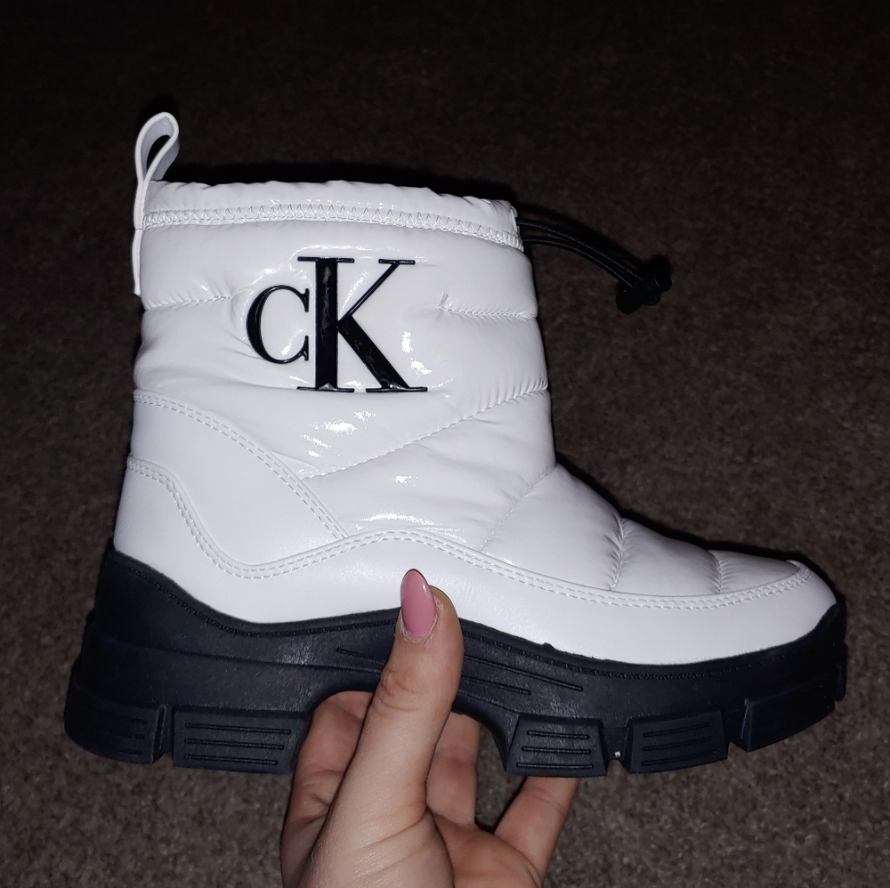 Calvin Klein white shiny puffy boots - Picture 7 of 11